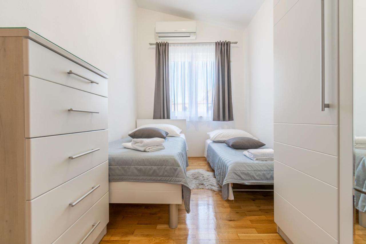 Apartment Iva With Sea View 마카르스카 외부 사진